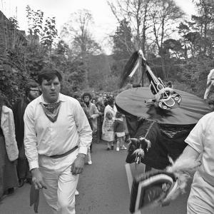 Old Oss, Teaser and people following