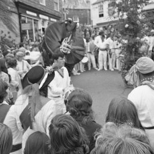 Old Oss around maypole