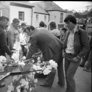 Putting up the maypole 3