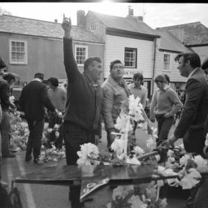 Putting up the maypole 4