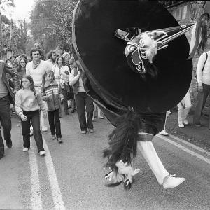 Old Oss and people walking