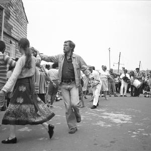 People dancing 2