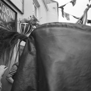 Old Oss' snappers biting London Inn entrance sign