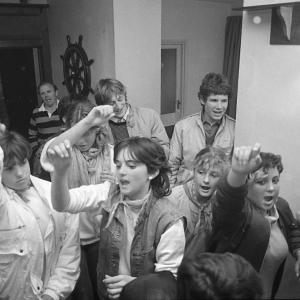 People singing in the pub