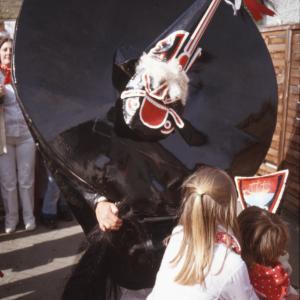 Children teasing Old Oss