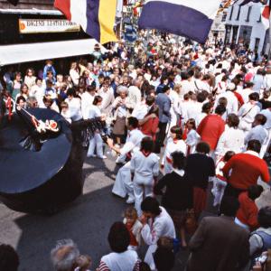 Old Oss being teased