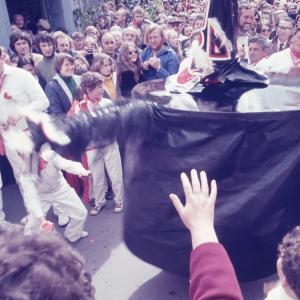 Old Oss being teased with large crowd