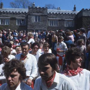 Old Oss band and crowd at Prideaux Place