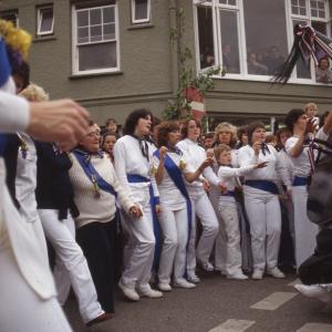 Blue Ribbon oss dancing on road