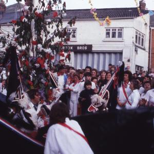 Blue Ribbon oss and Old Oss face to face under Maypole