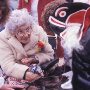 Old Oss greeting woman in wheelchair