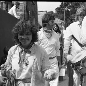 Old Oss walking