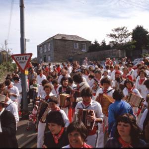 Old Oss crowd