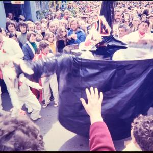 Old Oss being teased with large crowd