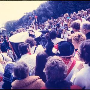Old Oss surrounded by crowd at Prideaux Place