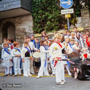 Children's oss outside Marble Arch