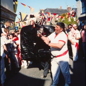 Teaser dancing with Old Oss