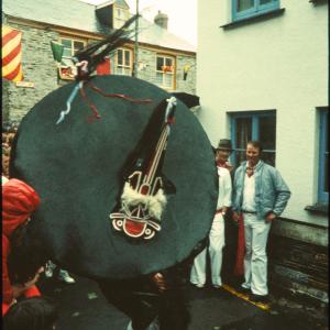 Old Oss dancing in rain 