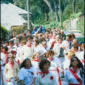 Old Oss procession walking back towards town