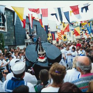 Blue Ribbon Oss being teased in town