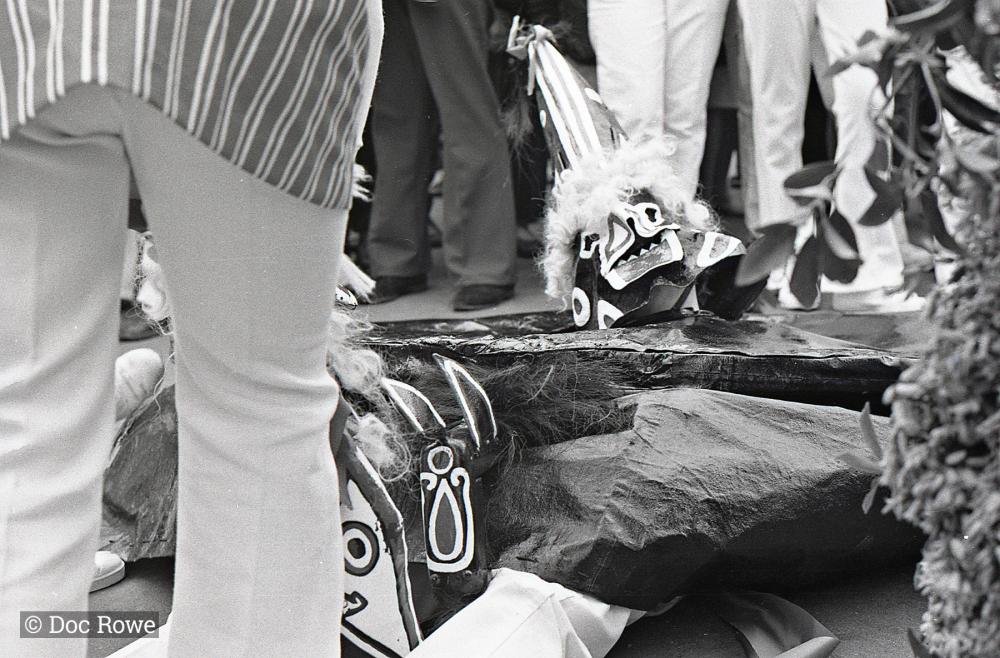 Children's Oss around the maypole - Clucky