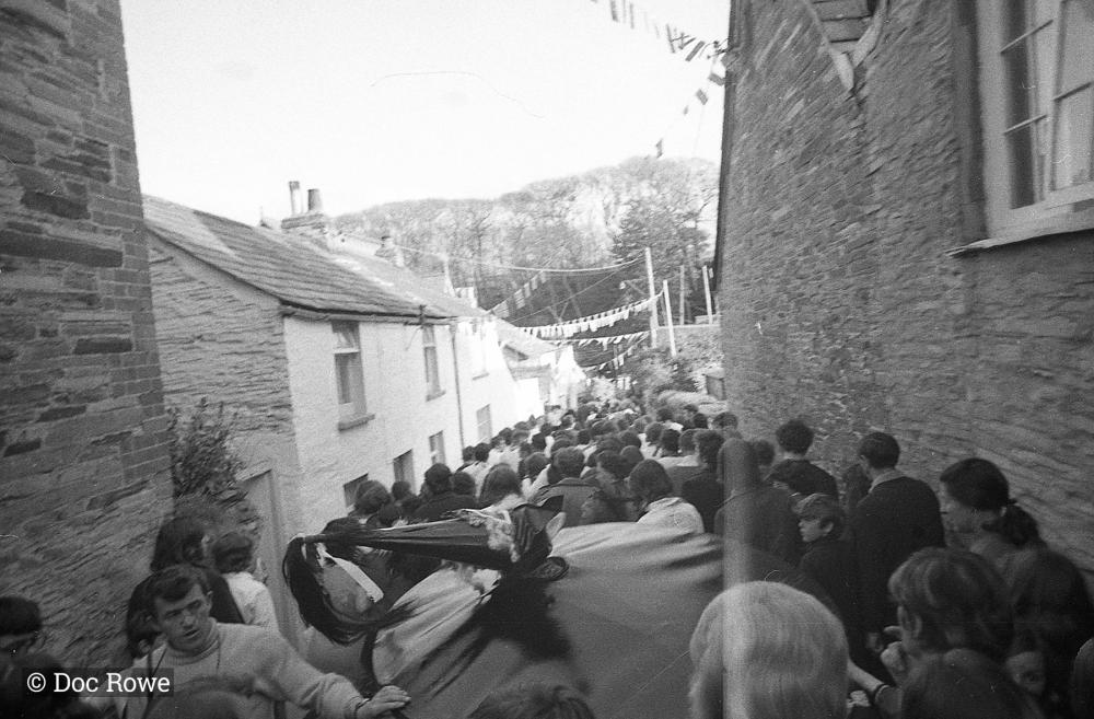 Crowds and Old Oss down Ruthy's Lane