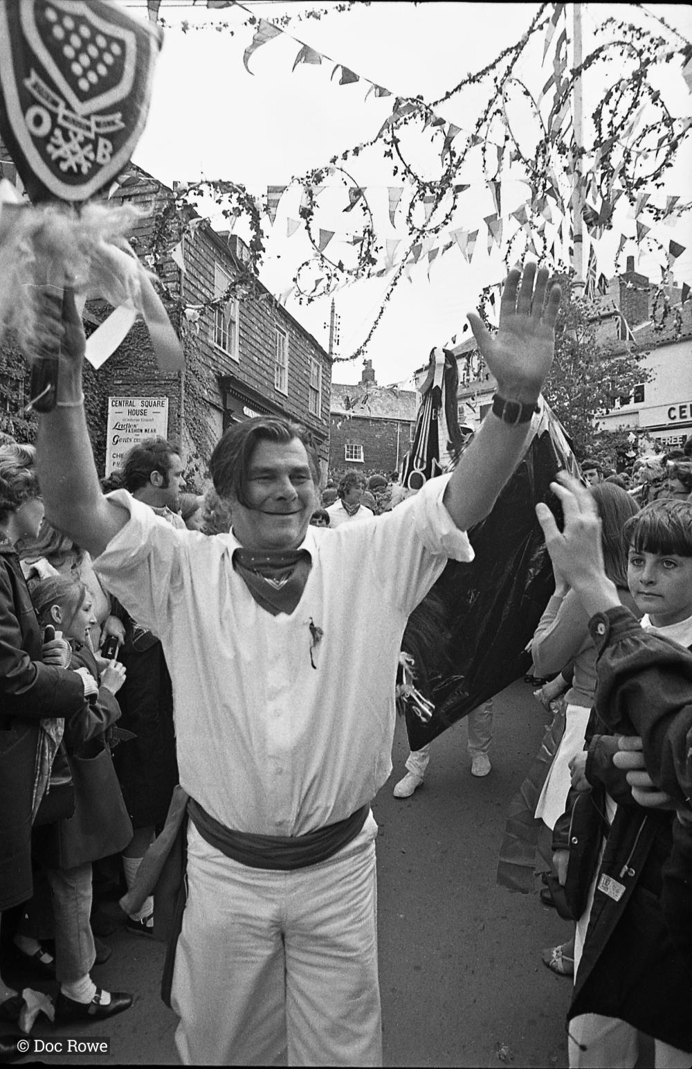 Teaser and Old Oss under maypole