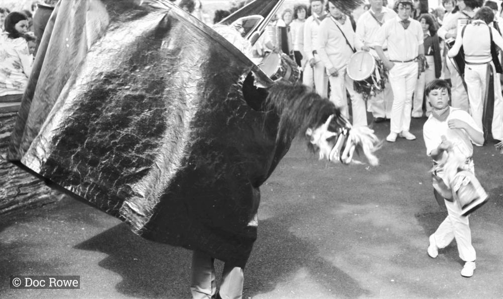 Old Oss being teased by child