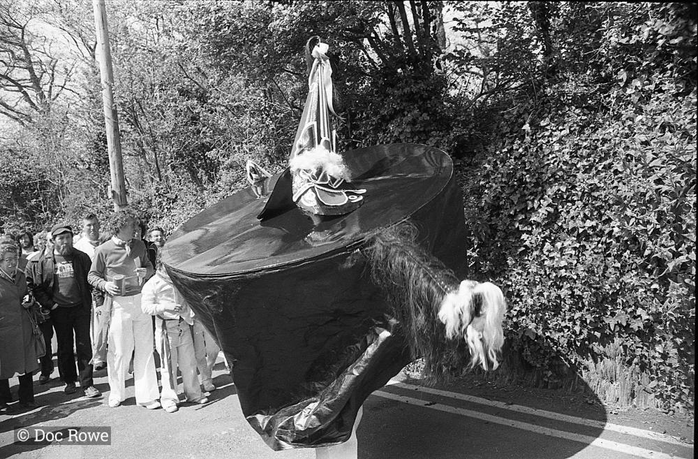 Old Oss with people walking