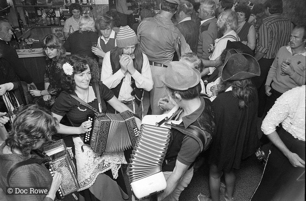 Merrymakers musicians in pub