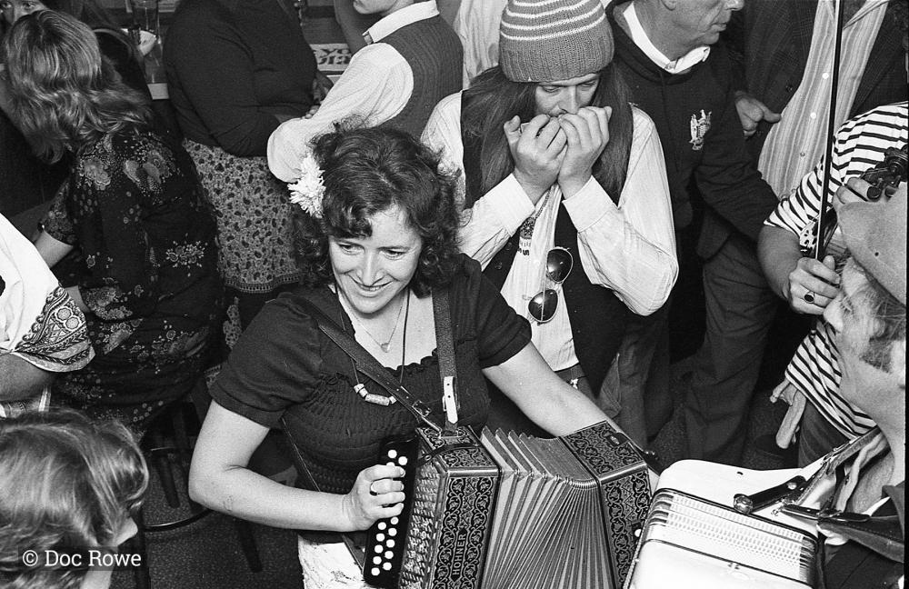 Merrymakers musicians in pub