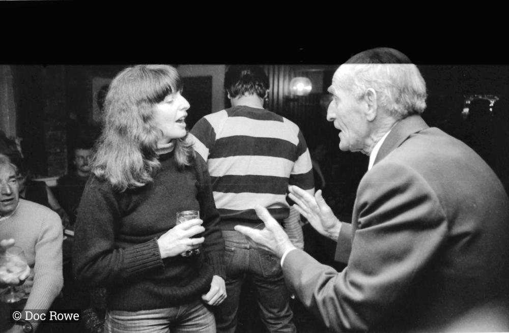 people in the pub