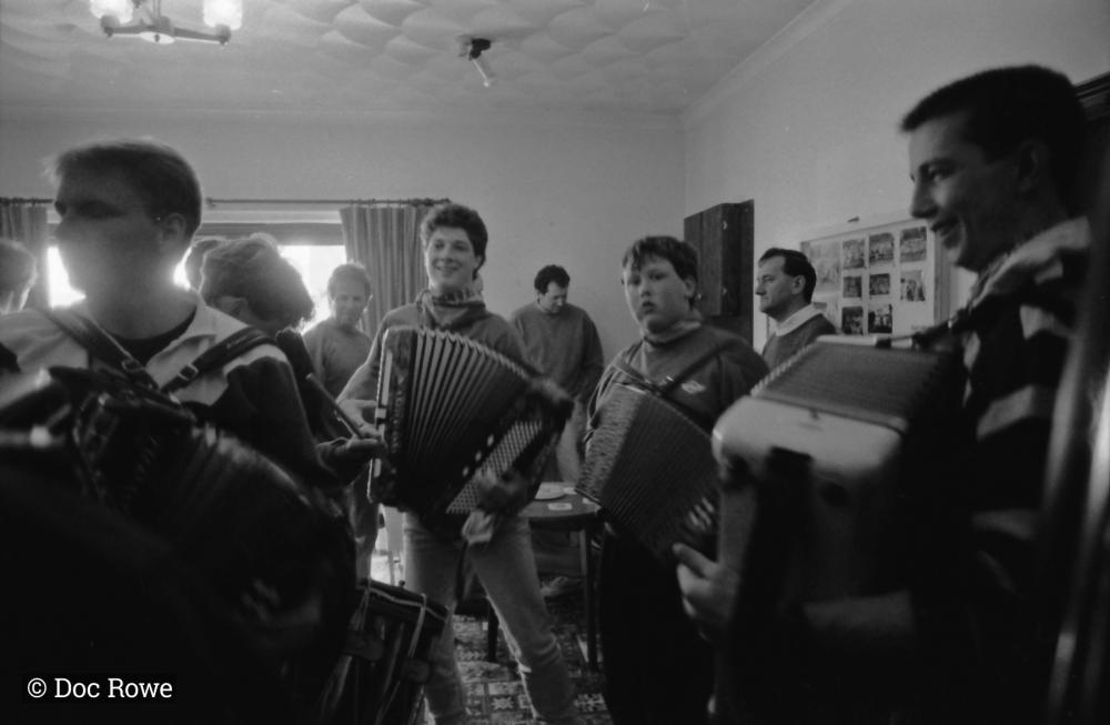 accordion players in pub