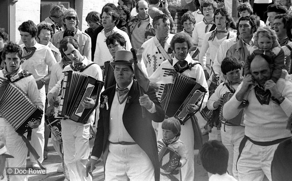 Old Oss musicians and Master of Ceremonies