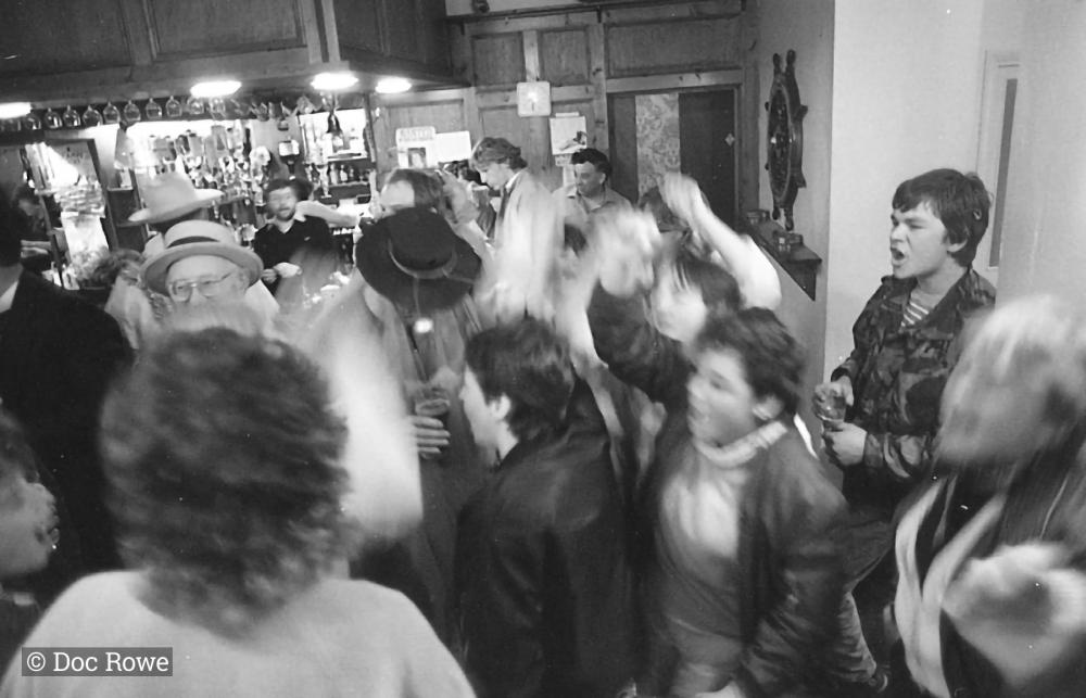 People singing in the pub