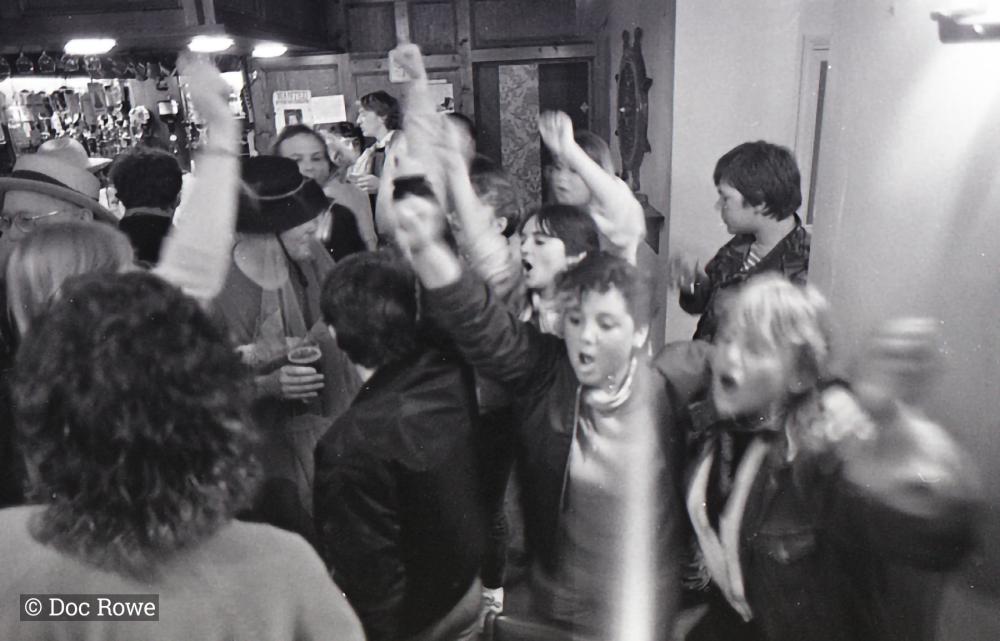 People singing in the pub