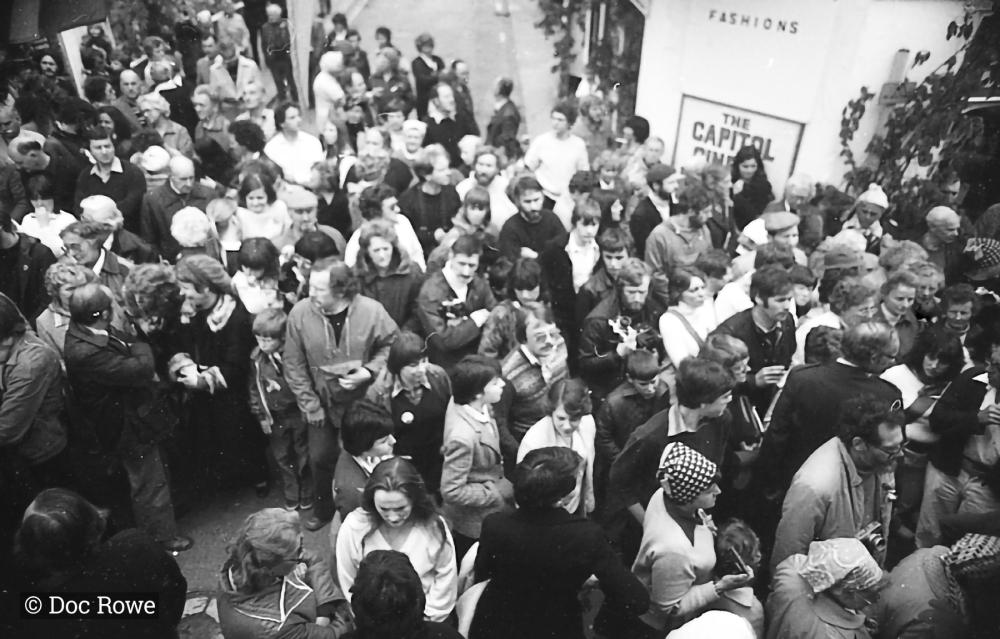 11 O'Clock at golden lion