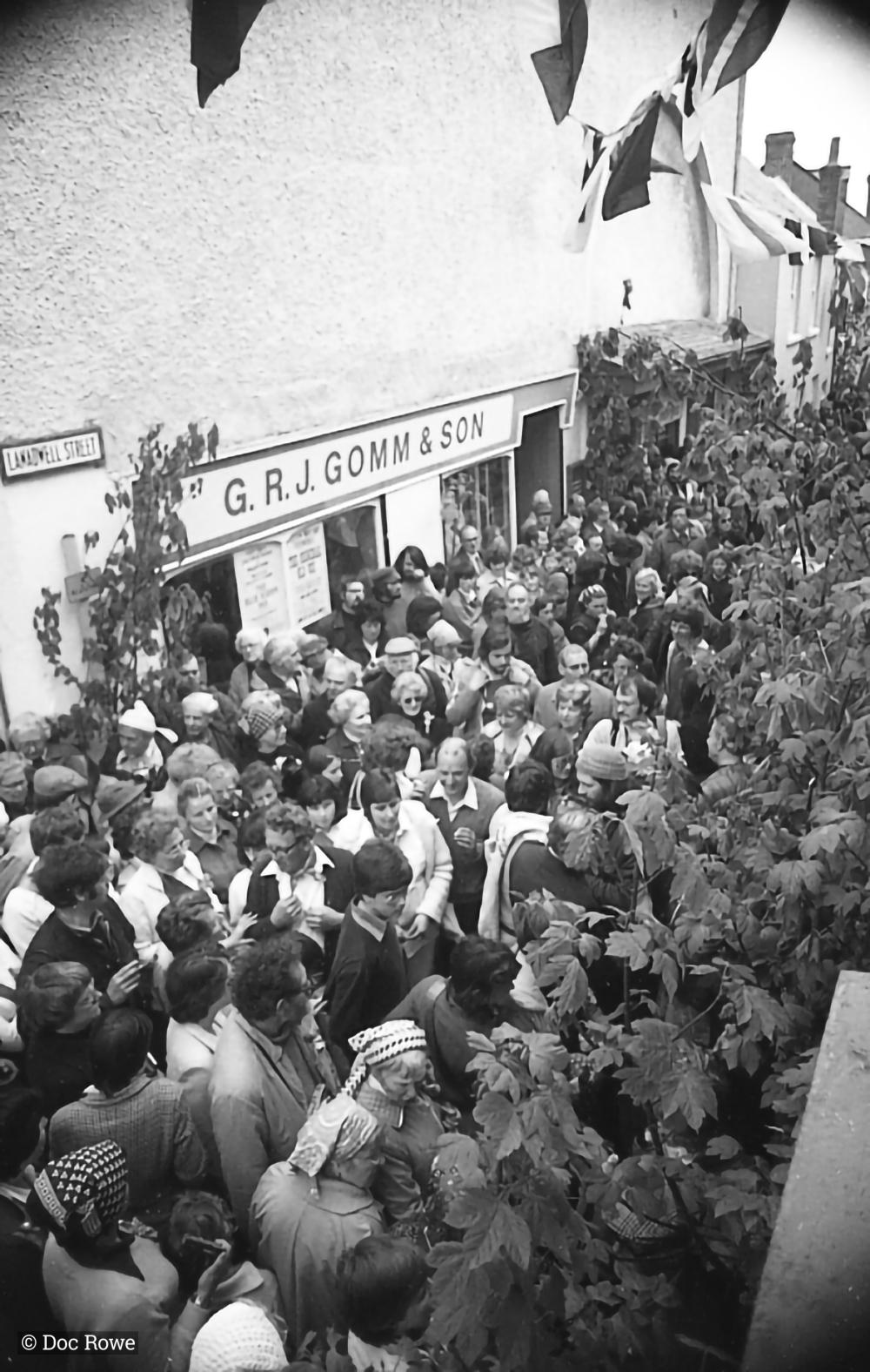 11 O'Clock at golden lion