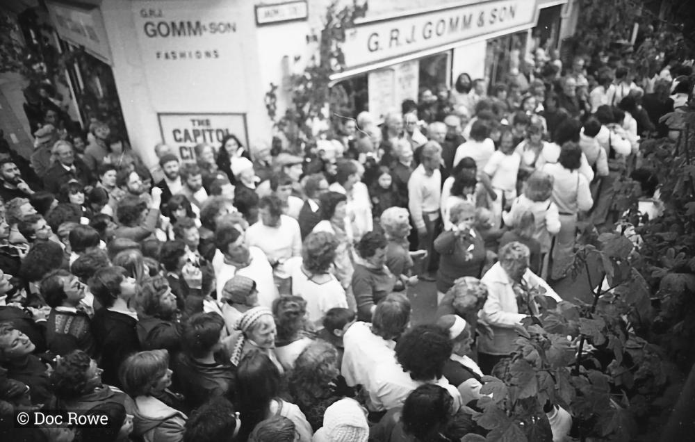 11 O'Clock at golden lion