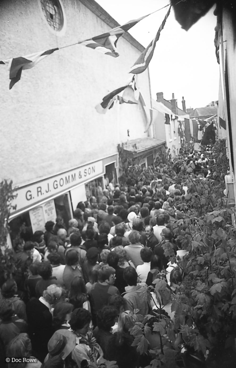 11 O'Clock at golden lion