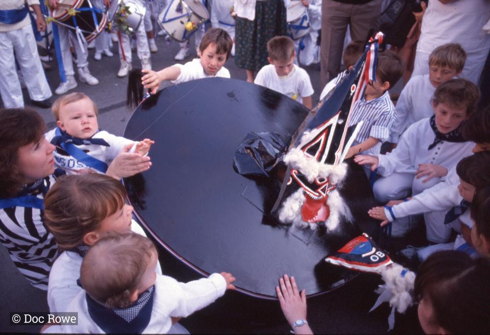 Blue Ribbon Oss Clucky with kids