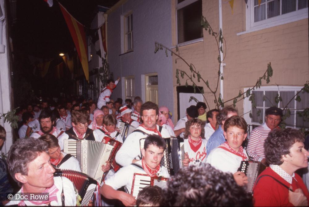 Old Oss procession at night