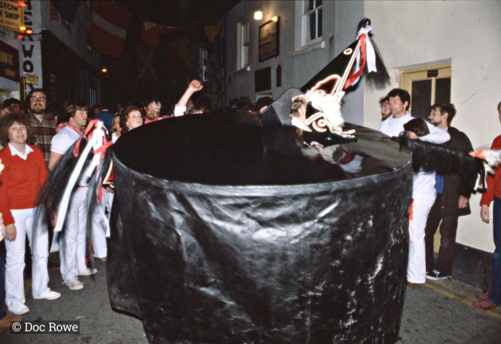 Old Oss at night in street