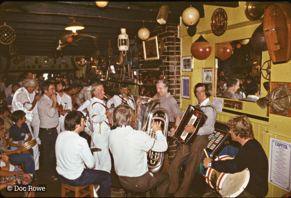 Band playing in pub