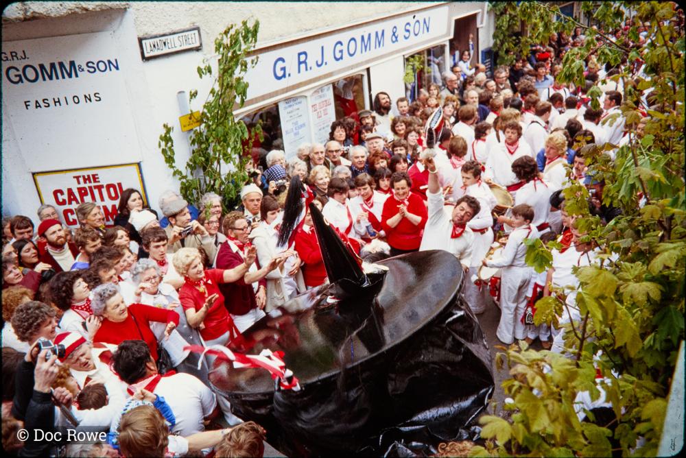 Old Oss coming out of Golden Lion, photographed from above