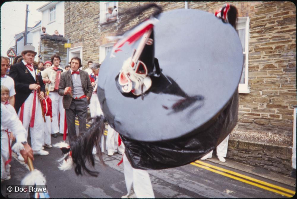 Old Oss teased on street