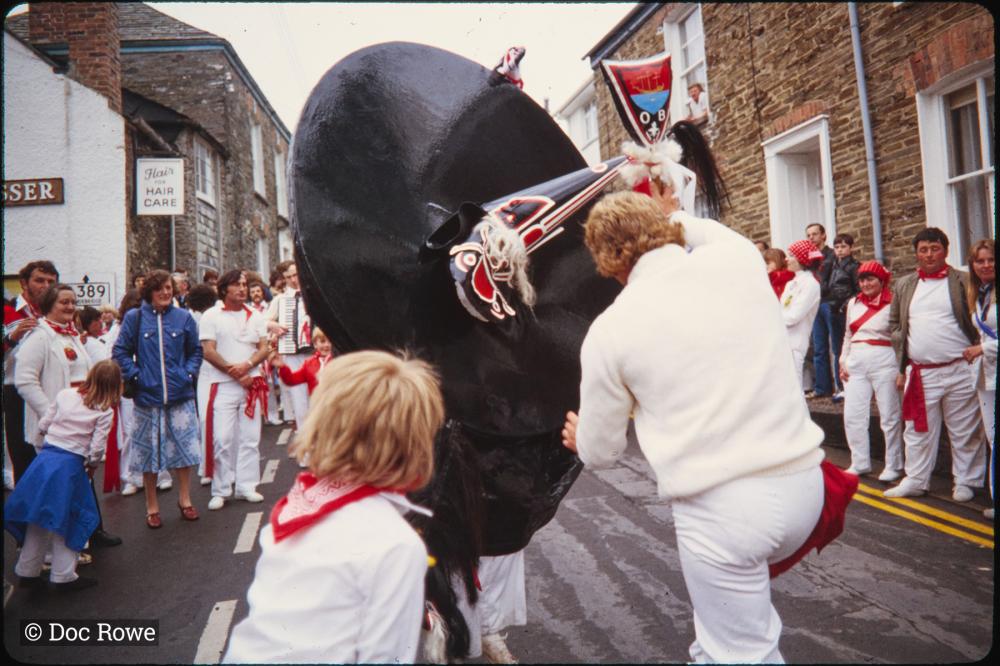 Man teasing Old Oss with child