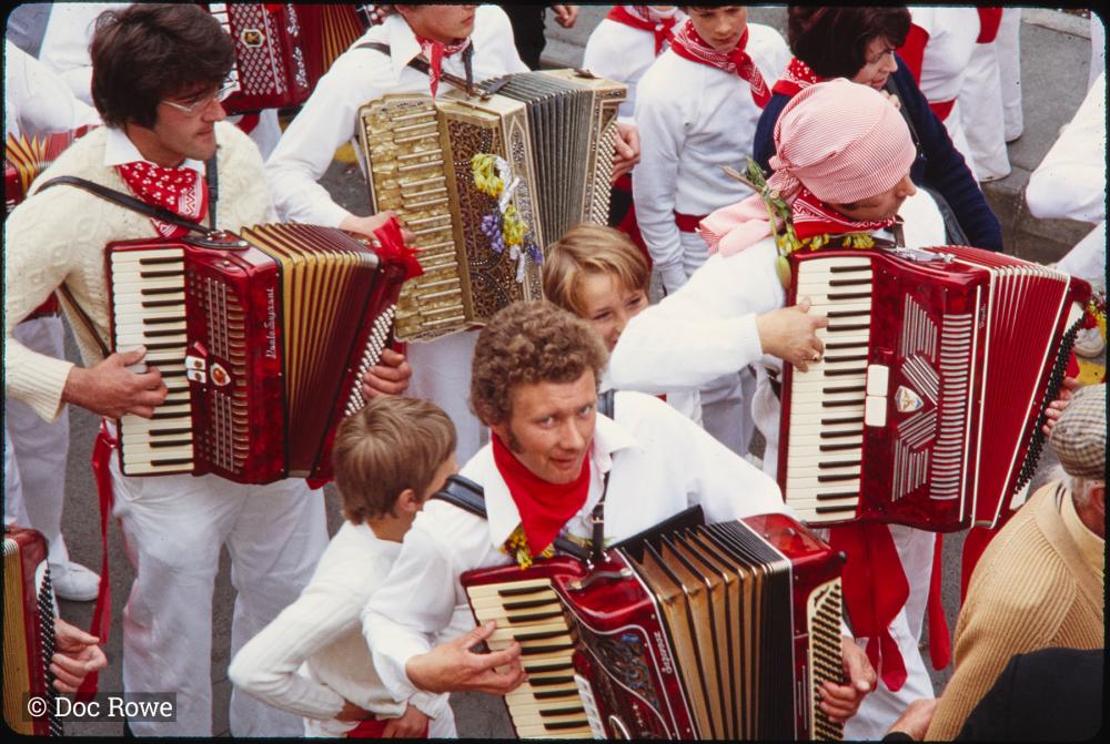 Old Oss accordion players  