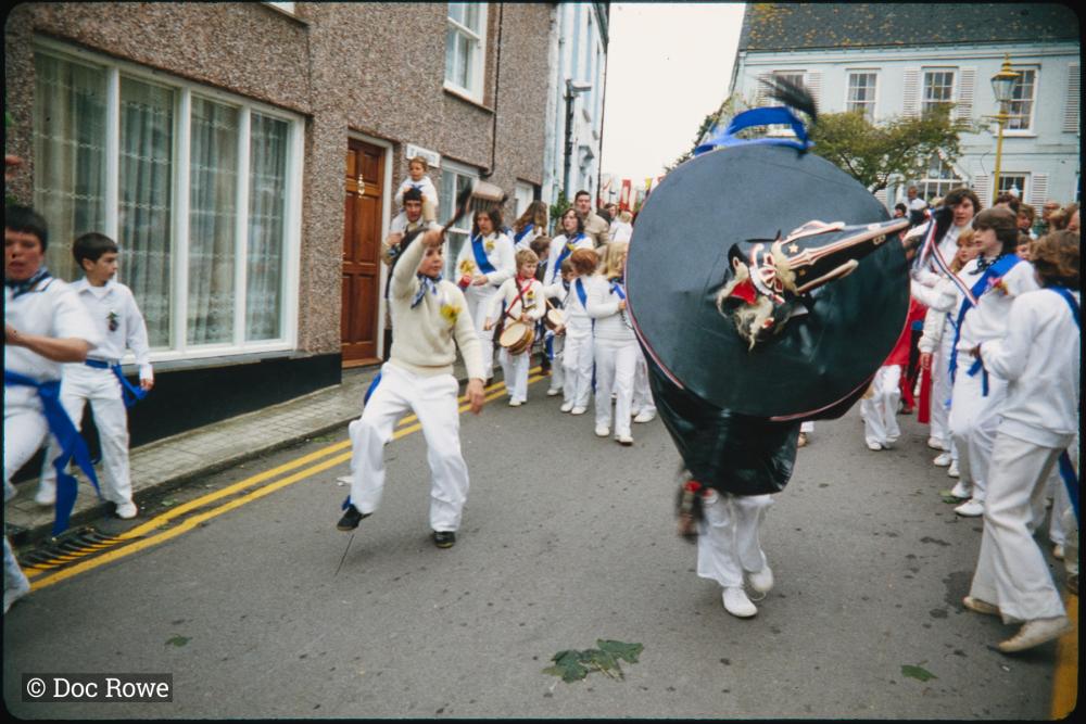 Blue Ribbon being teased in street