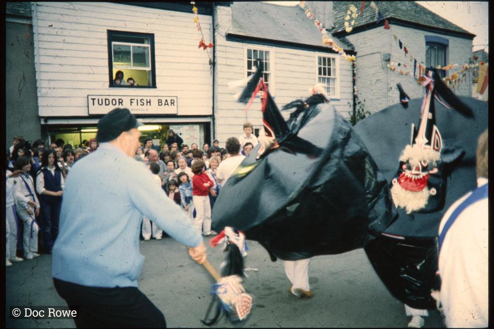 Blue Ribbon oss and Old Oss dancing together 